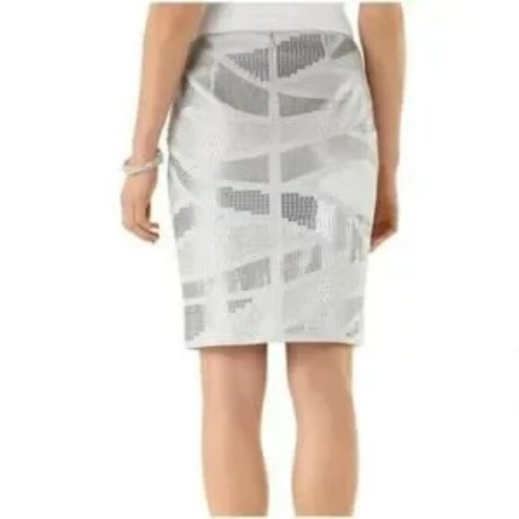 White House Black Market WHBM Sequin Silver Mini Skirt Size 2 Womens - Picture 2 of 5